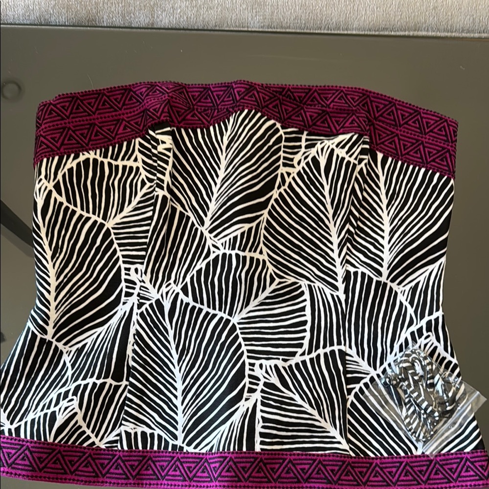 NWOT White House Black Market Women's Strapless Black and White Leaf Pattern Top